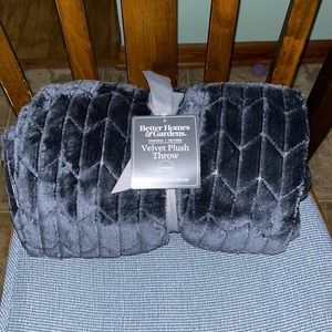 NWT Better Hones And Garden Throw